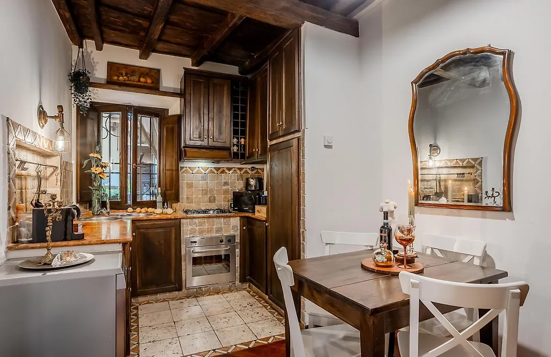 Trevi Fountain Stylish Guest House-1