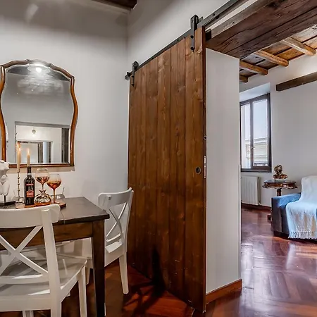 Trevi Fountain Stylish Guest House-2